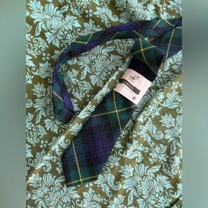 NWT Handmade 100% Wool Gordon Scottish Modern Tartan tie.